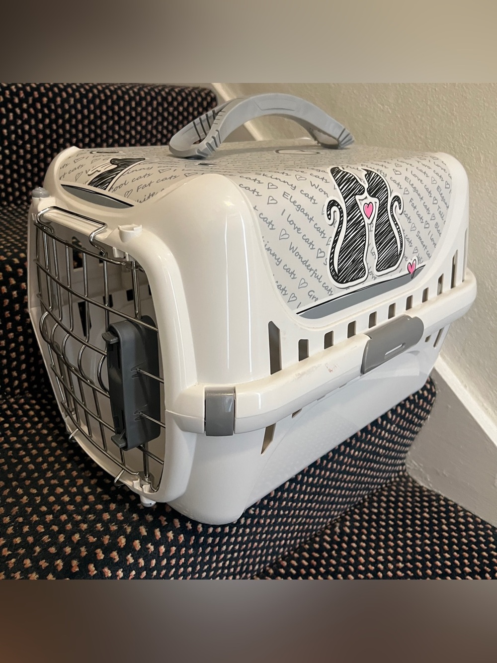 Never used! Small Pet Cat Dog Carrier 20x12x12 Moderna “Cats in Love” Runner NWT